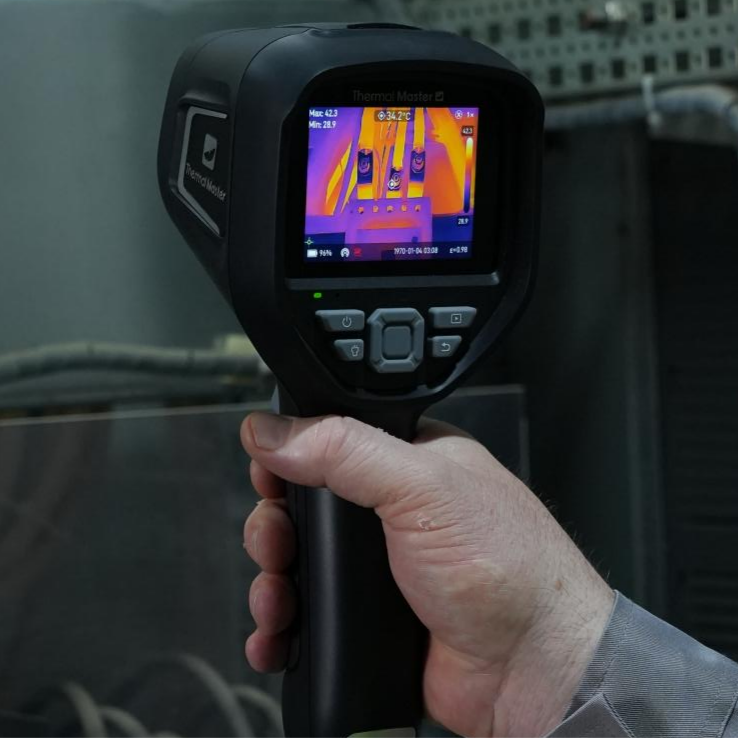 Thermal Master Thor001 thermal imager being used to inspect electrical wires for overheating.